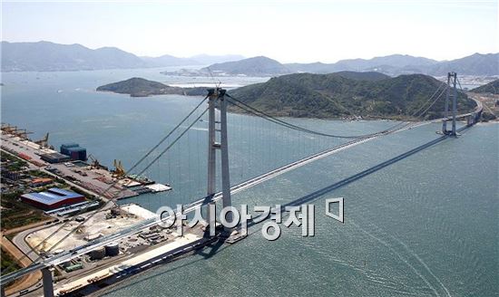 새로운 관광지로 우뚝선 이순신 대교