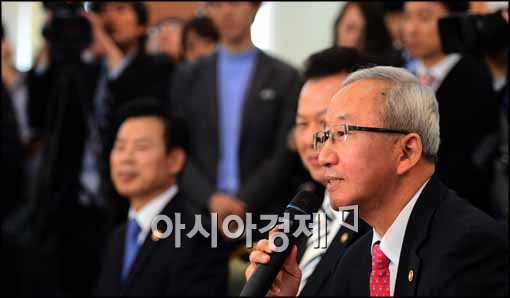 [포토]모두발언 하는 현오석 부총리