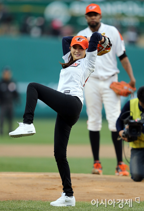 [포토] 이태임 '힘찬 시구'