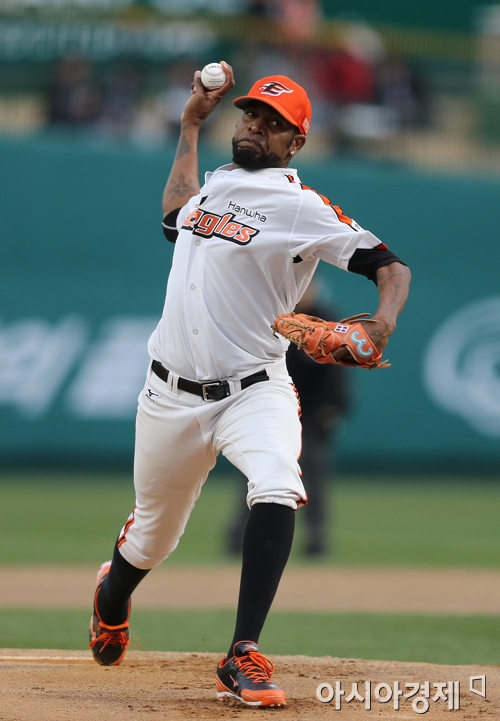 [포토] 바티스타 '첫 승을 위해'