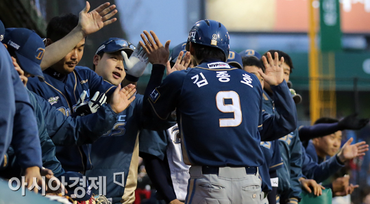 [포토] 김종호 홈인 '3연승 가자!'