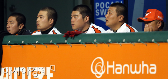 [포토] 진지한 표정의 한화 벤치
