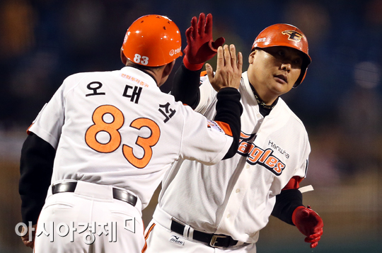 [포토] 김태균 '역전 투런홈런!'