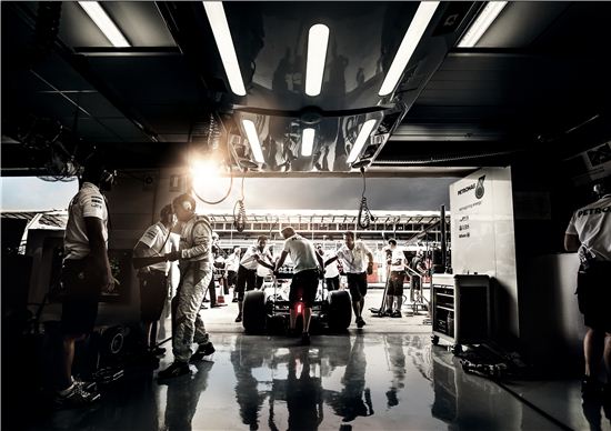 남자 시계, F1을 복제하다