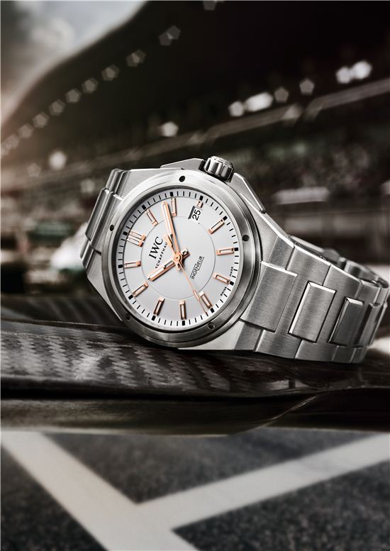 남자 시계, F1을 복제하다