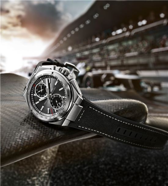 남자 시계, F1을 복제하다