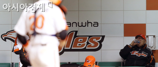 [포토] 김응용 감독 '속이 탄다 속이 타'