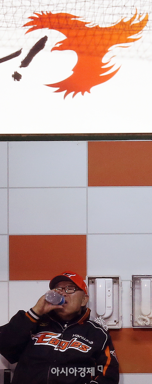 [포토] 첫승에 목마른 김응용 감독