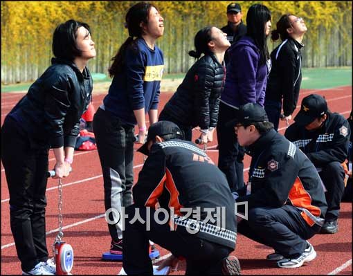 [포토]소방공무원을 향해