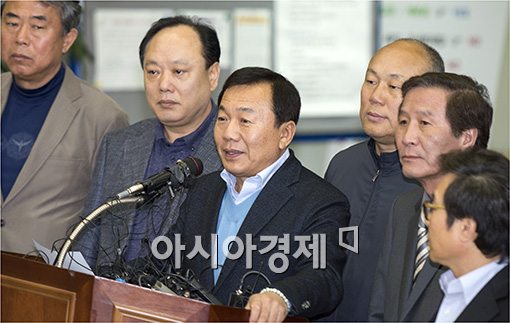 [포토]"남은 근로자를 위해서 생필품이라도 보낼수 있도록···"