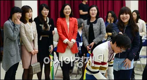 [포토]치한 때려 잡는 우산