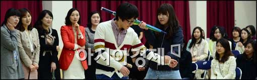 [포토]호신술 배우는 서초구청 직원들