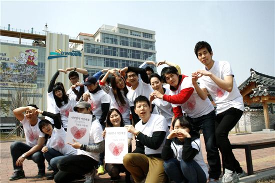 1만명의 커플이 일산호수공원에서 키스를~