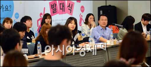 [포토]간담회 중인 방하남 장관과 청년들