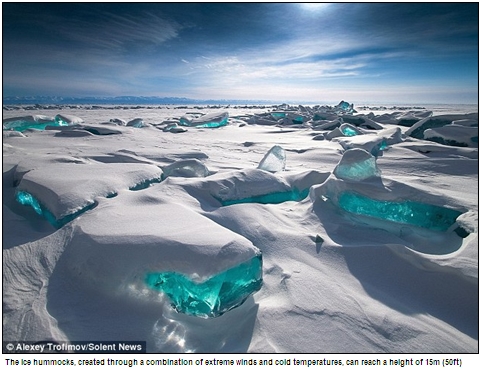 ▲ 시베리아 바이칼 호수에서 포착된 얼음언덕. 추위와 바람, 유빙이 빚어냈다.(출처: 영국 데일리메일, 알렉세이 트로피모브)
