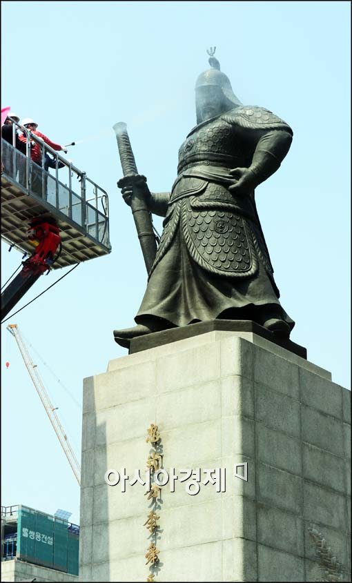 [포토]이순신 장군 동상 친수식 행사 개최