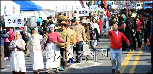 [포토]196년대 거리 재현 퍼레이드