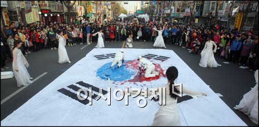 [포토]강북구청 사거리에 대형 태극기가