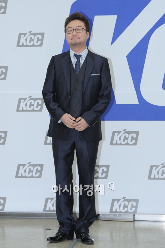 [포토]'나인투식스' 박휘순, '정장 잘 어울리나요?'