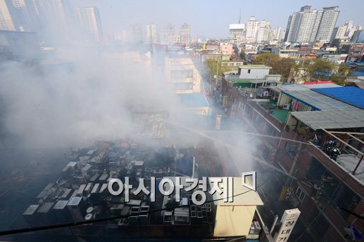 [포토]중구 가구상가 화재 발생 