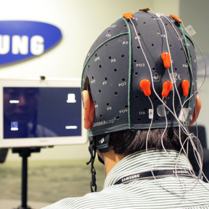 삼성, '뇌파'로 작동하는 스마트폰 개발