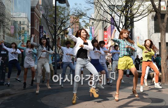 [포토]쿨맵시 게릴라 퍼포먼스