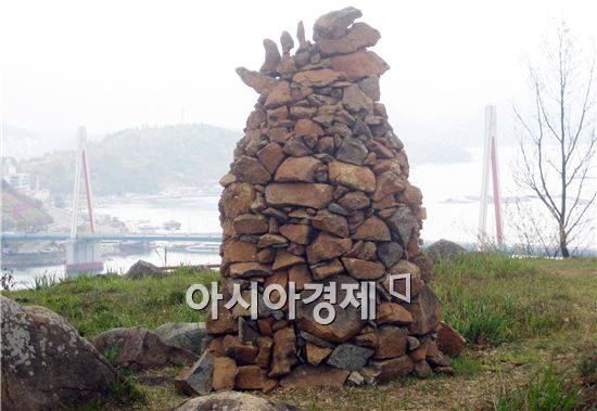“돌탑을 쌓으면서 희망을 찾았습니다”