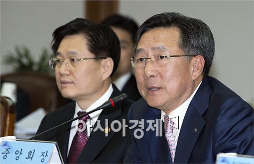 [포토]발언하는 김기문 중소기업중앙회 회장