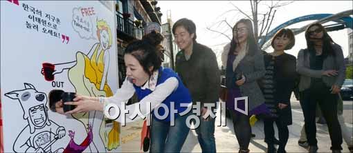 [포토]커피 나눠주는 인간 자판기