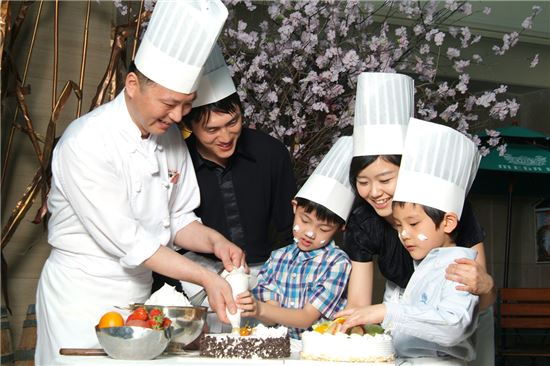 "아빠, 어린이날 호텔 가서 놀아주세요"