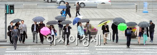 [포토]"봄비가 옵니다. 우산 챙기세요"