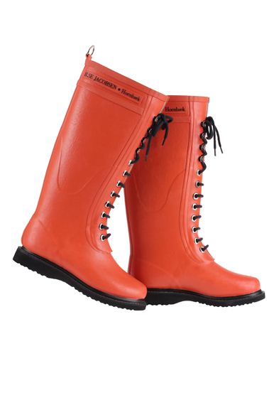 '봄비 오는 날 패셔니스타' 여심 사로잡는 레인 아이템들