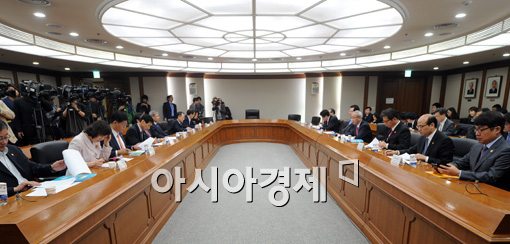 [포토]경제관계장관회의 '추경 그리고 개성공단'