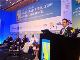 나세르 알 마하셔 S-OIL 대표(사진 맨 오른쪽)가 23일 UAE 아부다비에서 열린 '중동 석유&가스 컨퍼런스'에서 '한국 정유사의 도전과 기회'를 주제로 연설 하고 있는 모습. 
