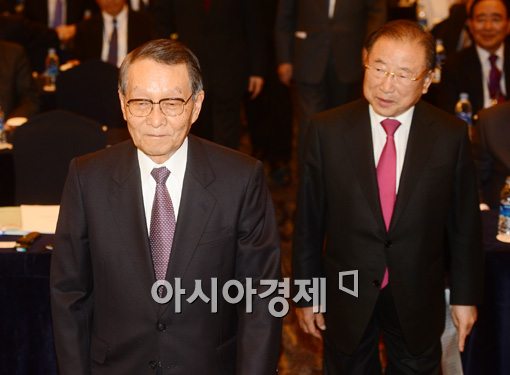 [포토]나란히 입장하는 한일경제협회장들