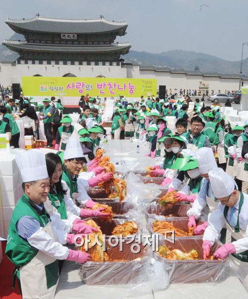 [포토]광화문광장 메운 사랑의 고무장갑들 