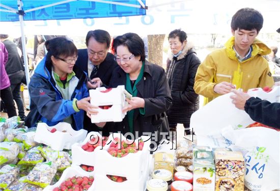 곡성 친환경 농산물  ‘서울시 벚꽃 축제’ 서 인기 짱