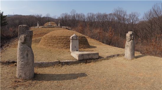 '의령공주'와 그의 남편 '호안공 이등'의 묘역 전경