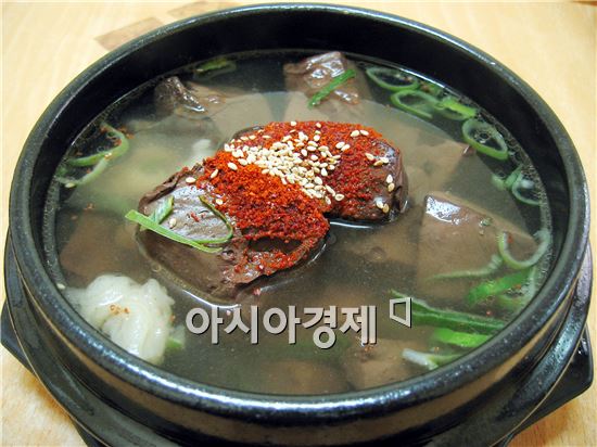 속을 시원하게 풀어주는 선짓국 