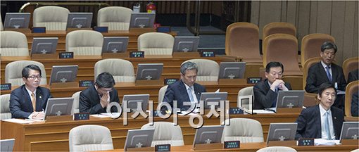 [포토]정치·외교·통일·안보 분야 대정부질문에 참석한 국무위원들