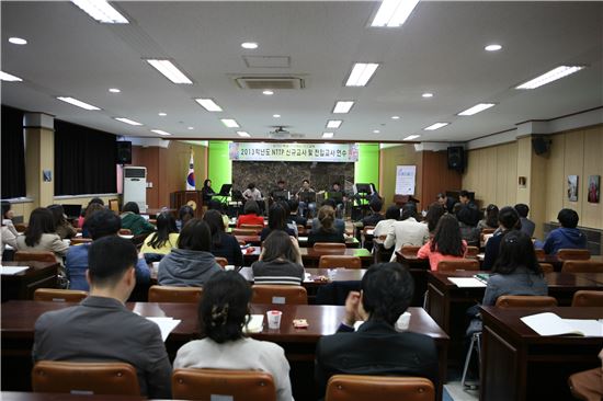 연수받는 새내기 교사 "소통과 혁신이 교육의 중심"