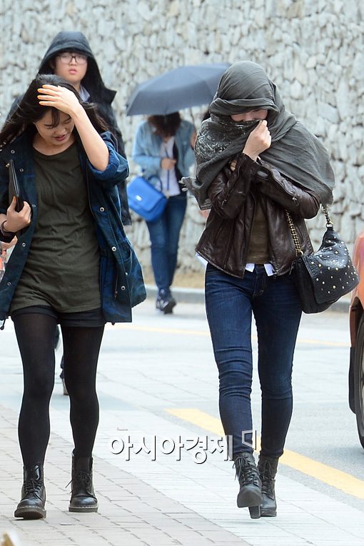 [포토]'맑은 봄날씨더니...'