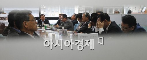 [포토]괴로운 개성공단기업인들 