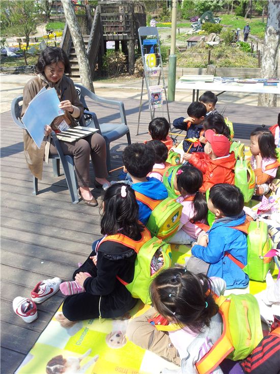 서울동화축제장은 어린이들 웃음 잔치 