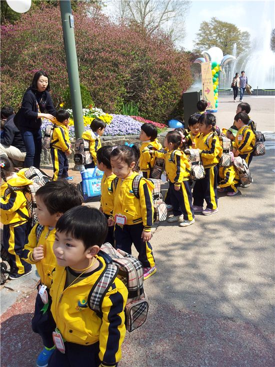 서울동화축제장은 어린이들 웃음 잔치 