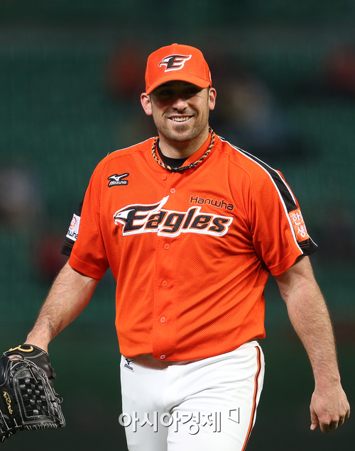 [포토] 미소 짓는 이브랜드