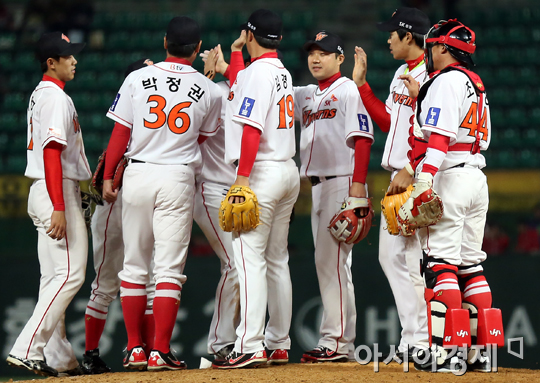 [포토] SK '한화 잡고 연패 탈출'