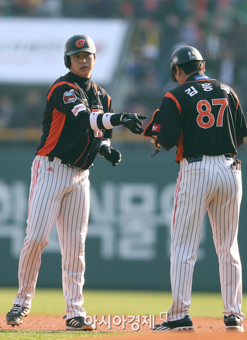 [포토] 2타점 김대우 '제가 거인의 4번타잡니다'