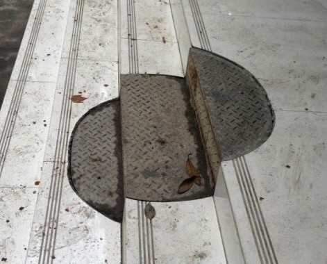 ▲ 새로 나온 맨홀 뚜껑(출처: 온라인 커뮤니티) 