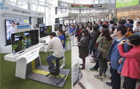 개그맨 허경환이 타임스퀘어에서 삼성 스마트TV로 즐긴 것은